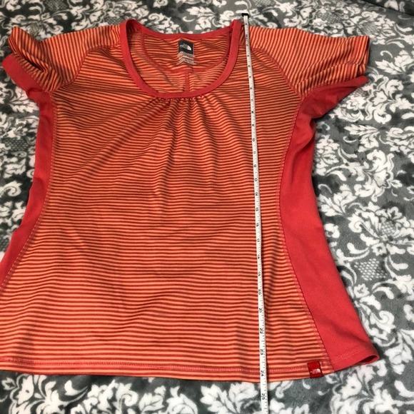 The North Face Fitted VaporWick Athletic Top Sz M - Picture 10 of 10